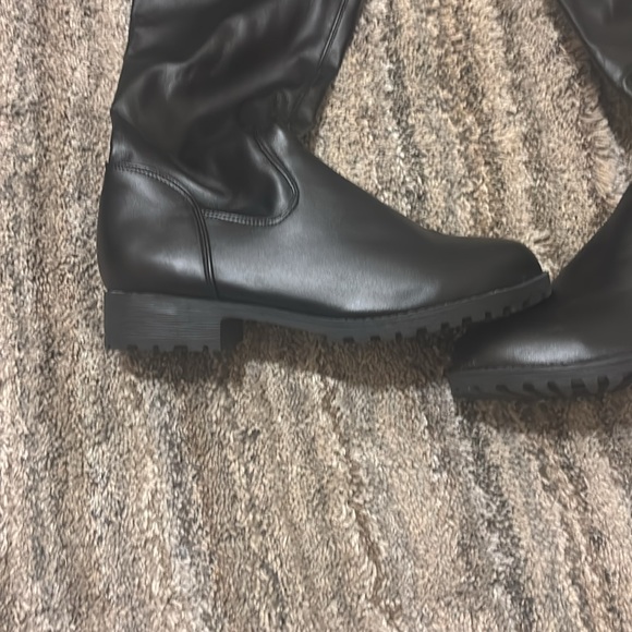 Black thigh high bootss - Picture 2 of 4